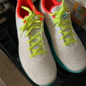 BRAND NEW. Saucony, size 13  .